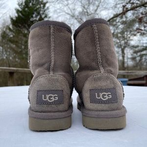 Kids grey Ugg boots 11